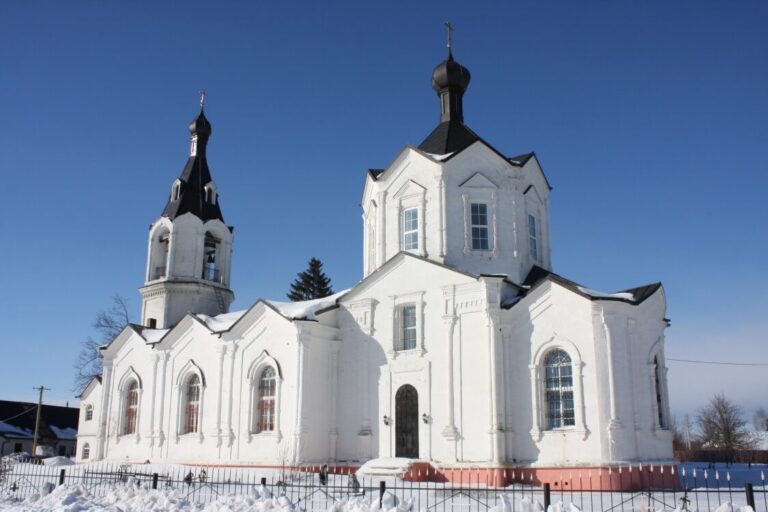 Церковь Николая Чудотворца в Амельфино зимой